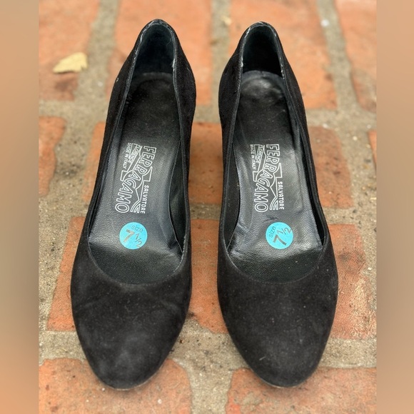 Salvatore Ferragamo Black Suede Pumps - size 7.5 - Picture 2 of 7